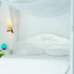Kamari Hotel 3*