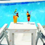 Kamari Hotel 3*